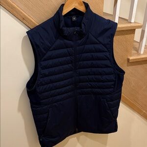 Lululemon Athletica Men's Dark Blue Puffer Vest. In great conditions! Like New.